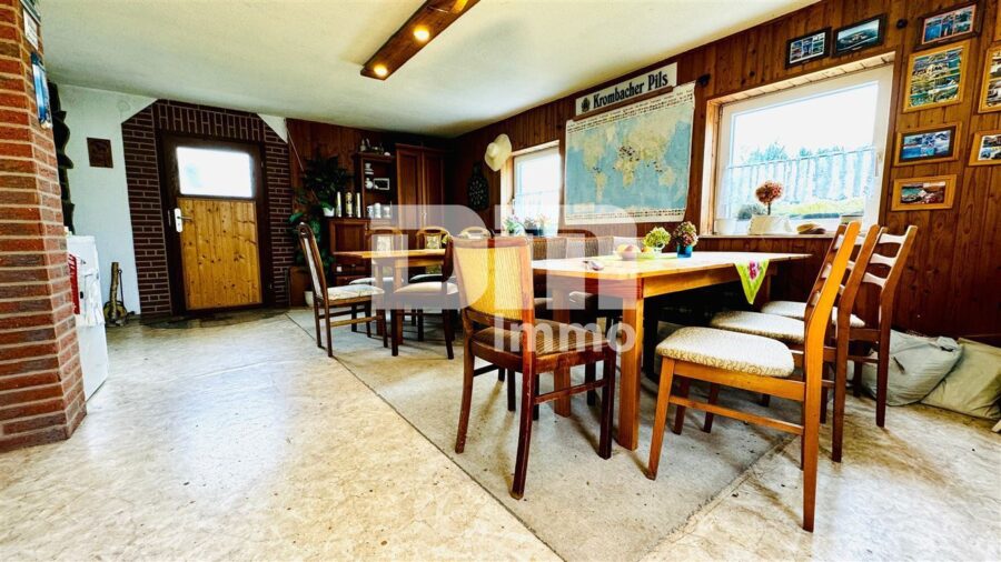 Schönes Mehrfamilienhaus geteilt nach WEG mit umfangreichen Nutzflächen und Traumgrundstück - Nebengebäude mit Garage / Innenbereich